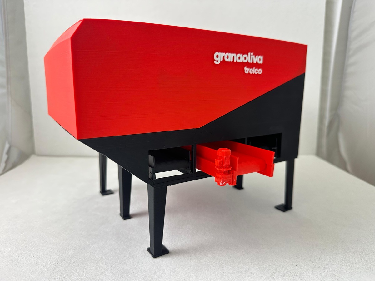 Tolva dosificadora Granaoliva Treico en rojo y negro, maqueta 3D de alta fidelidad