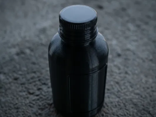 Prototipo de botella impreso en 3D — validación de diseño de producto antes de fabricación