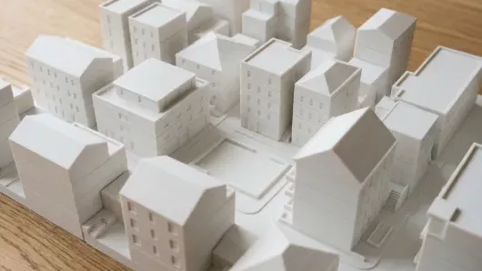 Tecnología de impresión 3D FDM — maqueta urbana a escala fabricada con filamento
